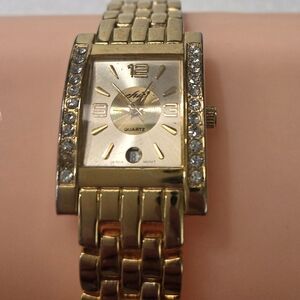 Chic Gold Women's Watch with Crystal Accents